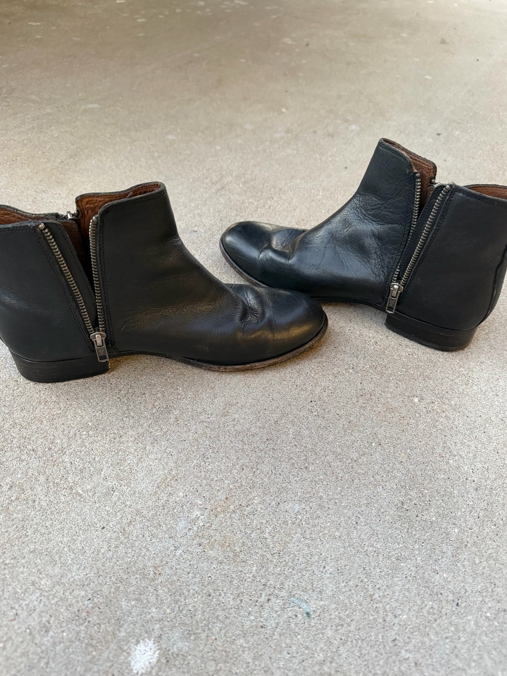 Frye Carly Chelsea Double Zip Pull On Boots Womens Size 8.5 B Black Leather